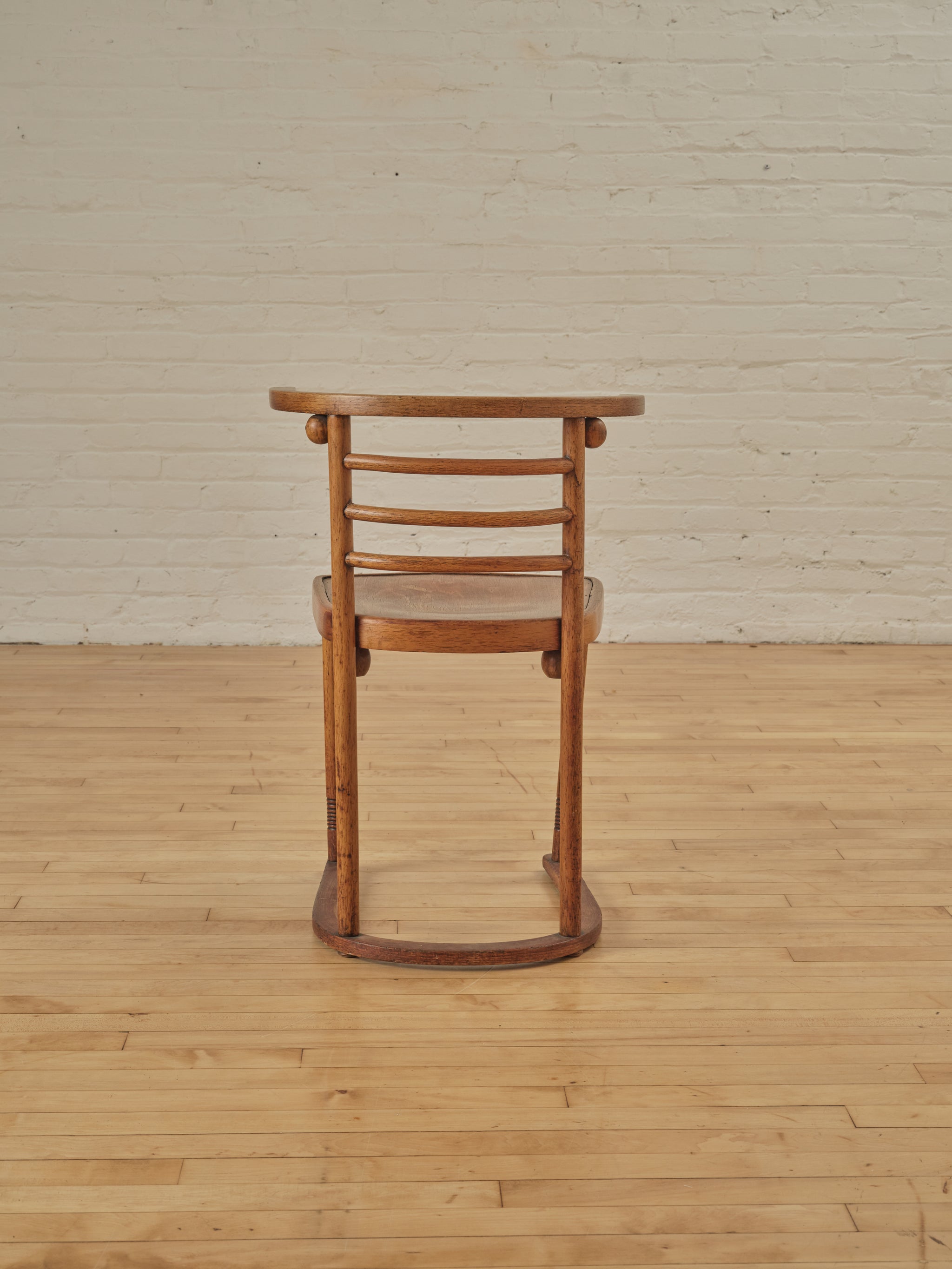 Vitra ミニチュアチェアJosef Hoffmann Nr.728 希少 231130SomersetHouse-050_2048x.