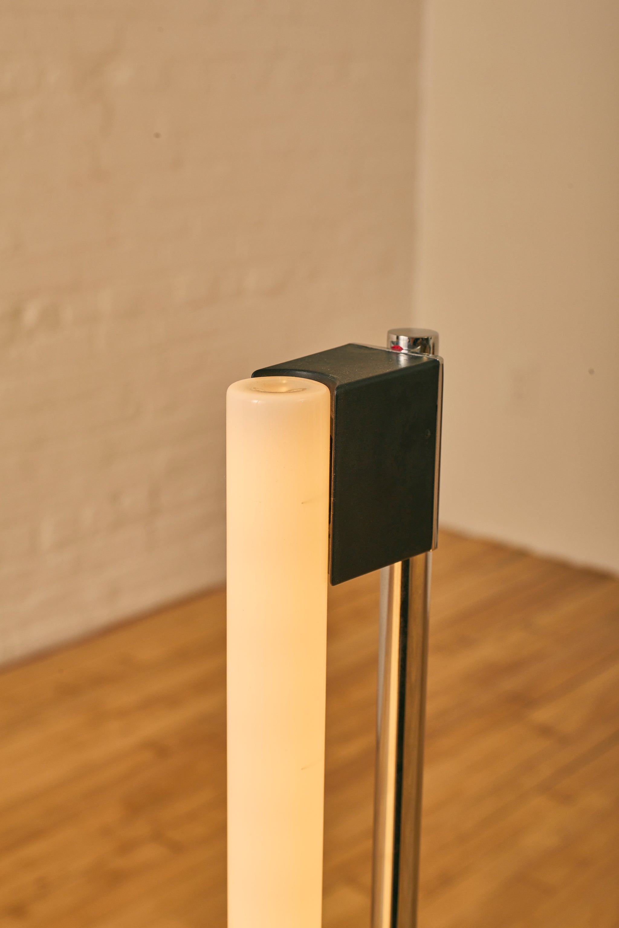Standing Tube Light by Eileen Grey – Somerset House