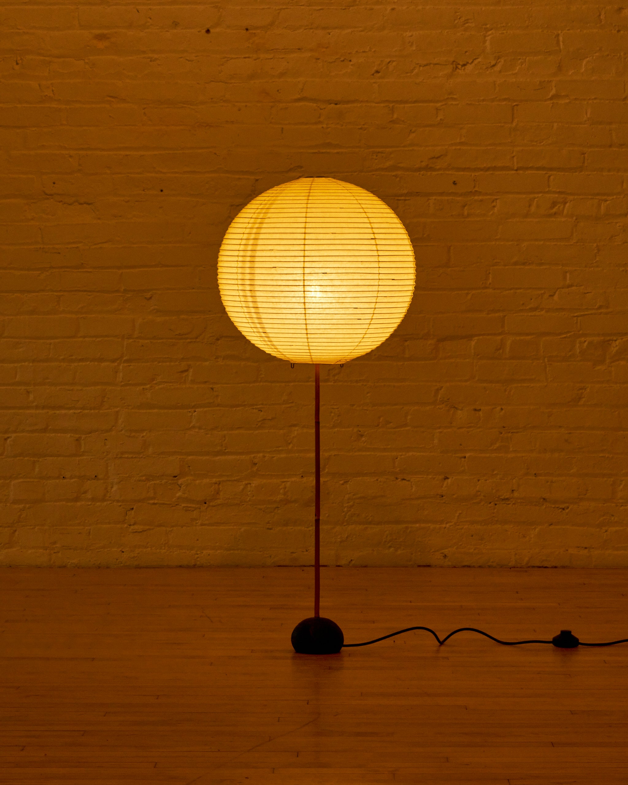 AKARI LIGHT SCULPTURE TABLE LAMP BY ISAMU NOGUCHI (BB1 -55DD AKARI LIGHT SCULPTURE TABLE LAMP BY ISAMU NOGUCHI (BB1 -55DD