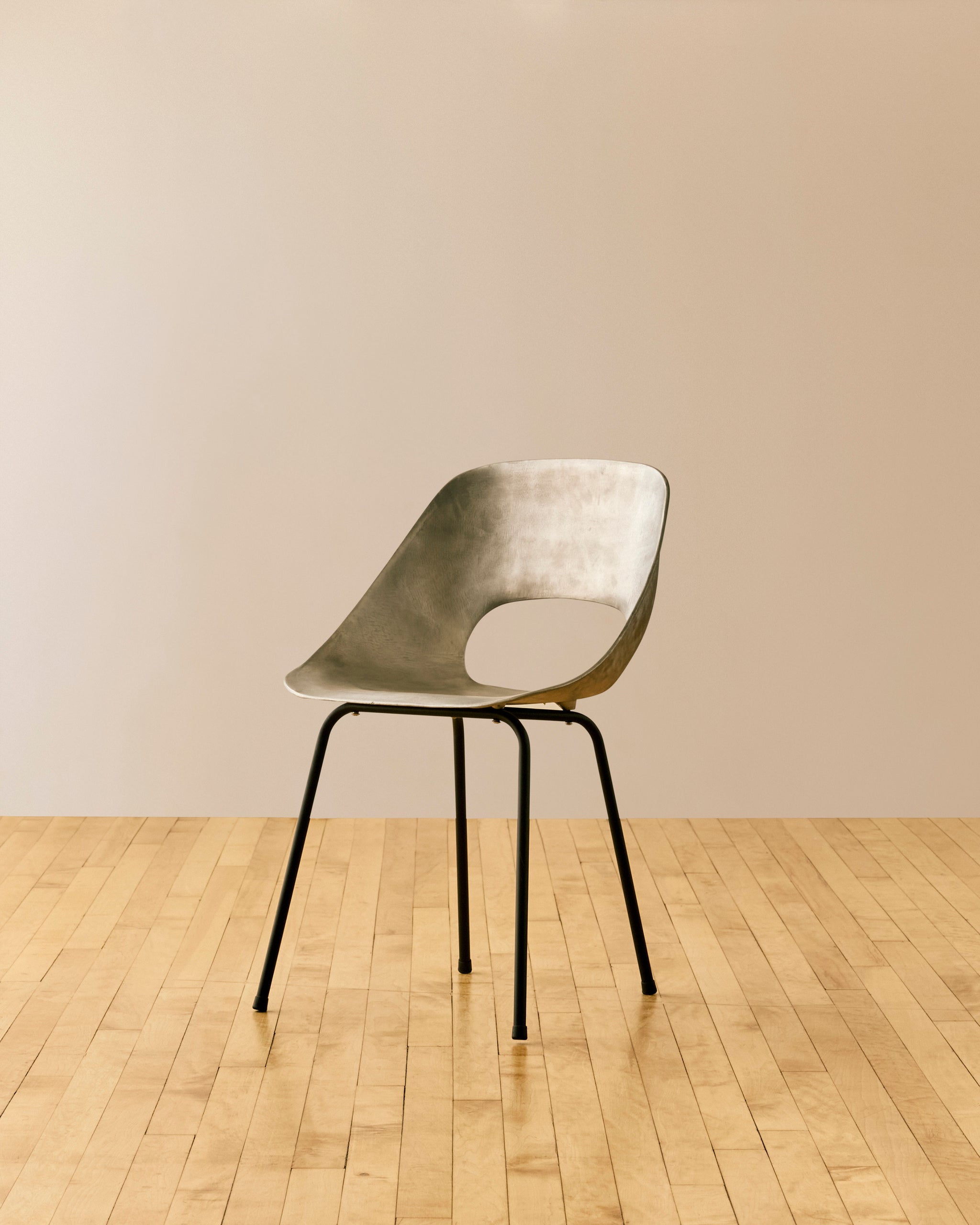 SET OF EIGHT PIERRE GUARICHE TULIP ALUMINUM DINING CHAIRS