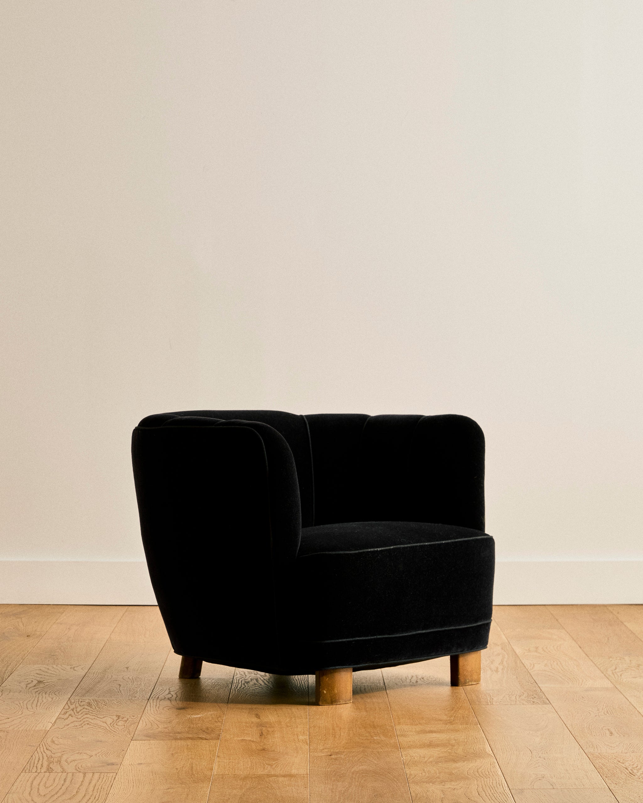 メリディアン　マーサークラブチェア　ベルベットチェア　コンテンポラリー　IGZ Lounge Chairs – Somerset House