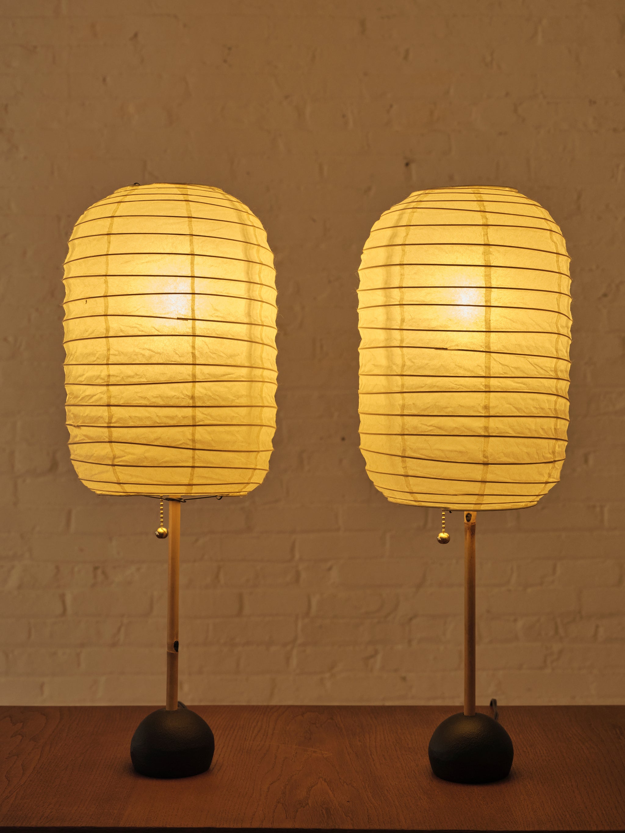 A Pair of Akari BB1-30DL Table Lamps by Isamu Noguchi – Somerset House