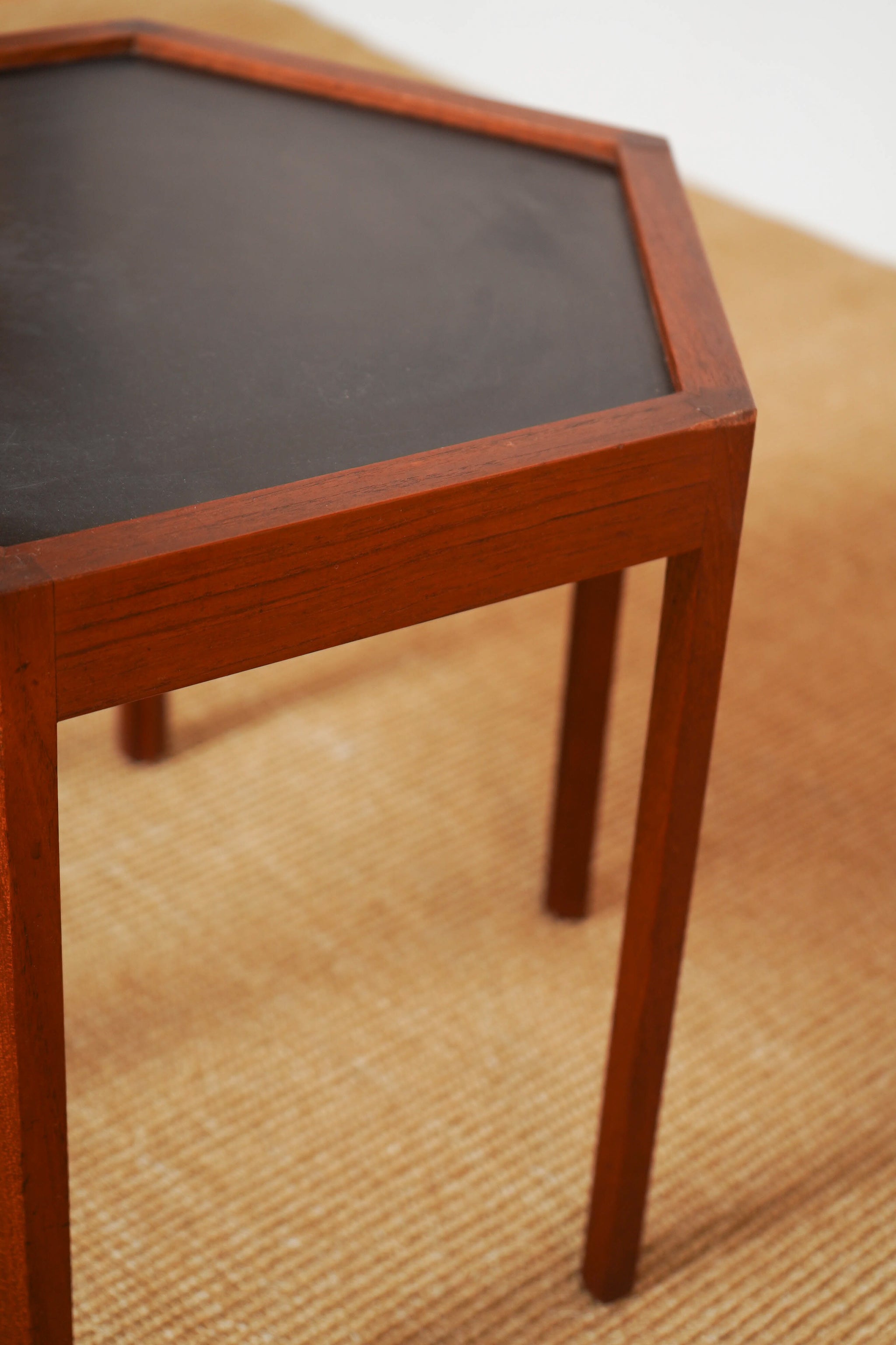 □Hans.Ｃ.Andersen□２３cm◇ ◇ Hans C Andersen Solid Teak Side Table by Artex with Red Top