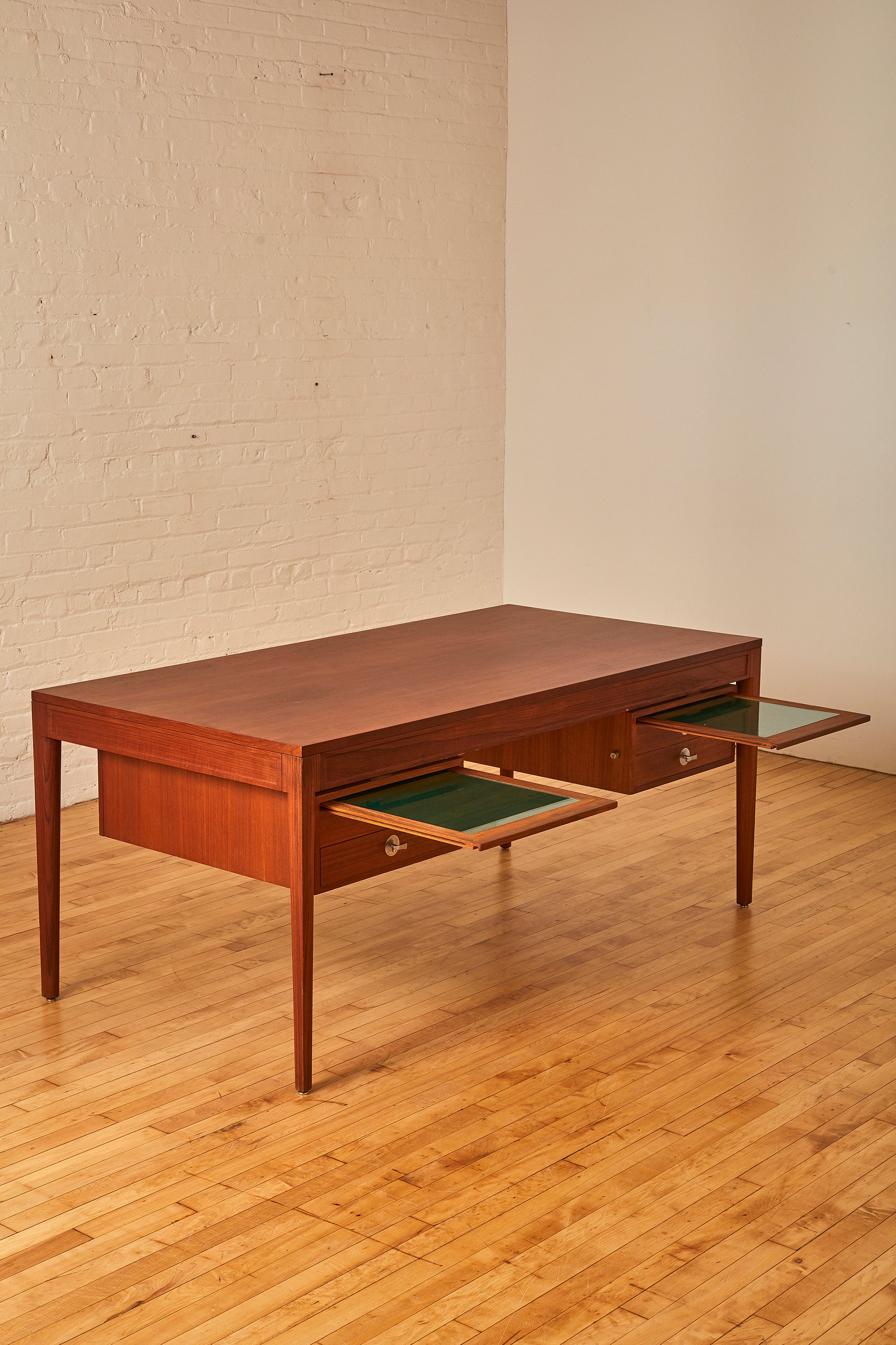 Finn juhl cheap diplomat desk