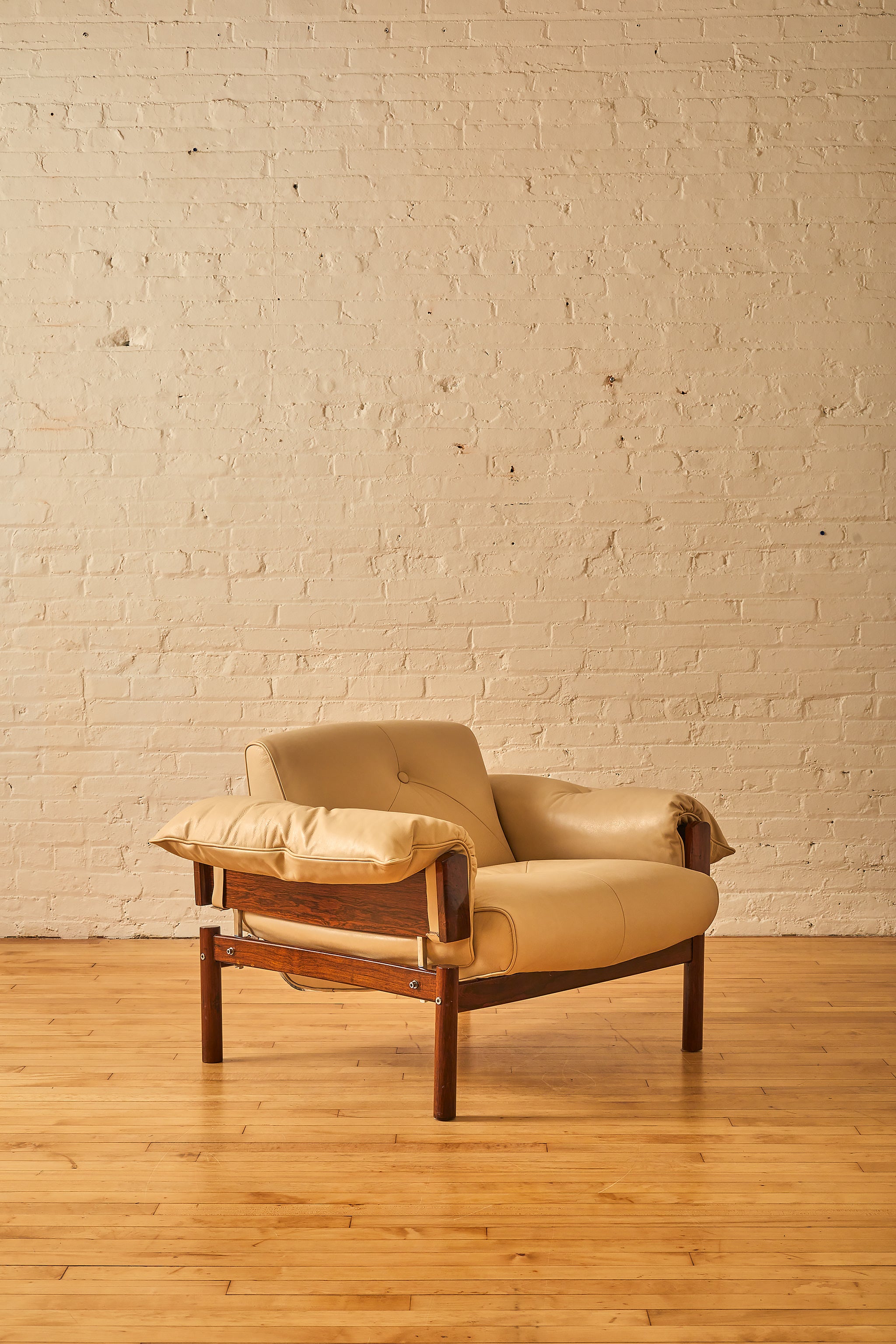 A Pair of MP-13 Armchairs by Percival Lafer – Somerset House
