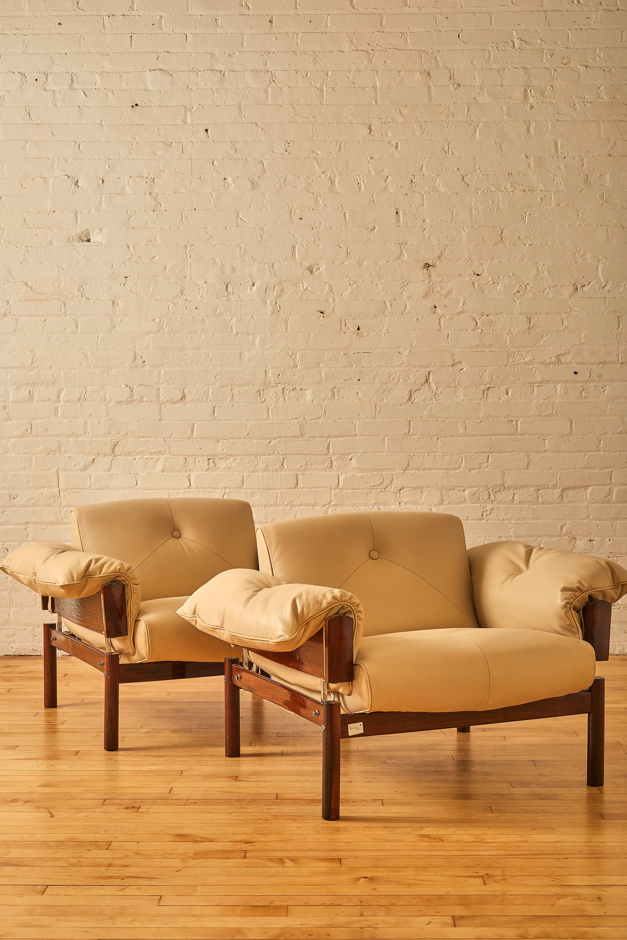 A Pair of MP-13 Armchairs by Percival Lafer – Somerset House